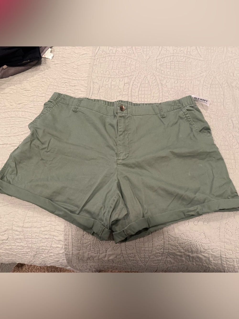 BNWT Old Navy Olive Green Women’s Casual Roll-Cuff Chino Shorts